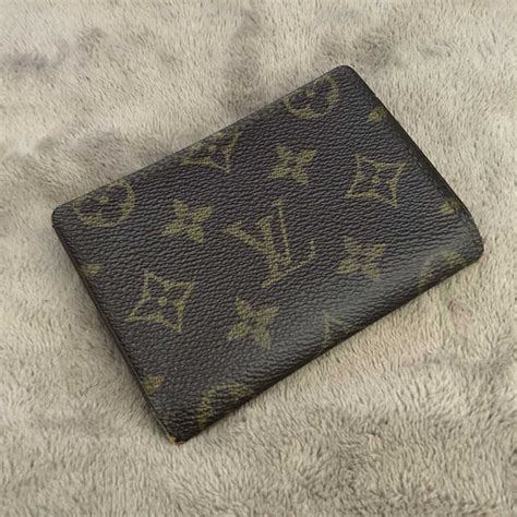 louis vuitton bifold card holder.